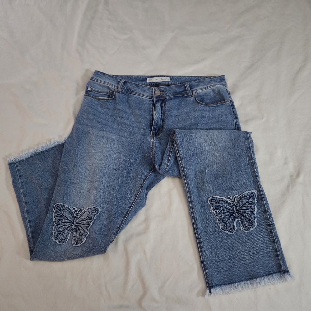 Elegant Blue Women's Straight Leg Cropped Jeans with Butterfly Detail